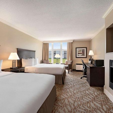Ramada By Wyndham Cornwall Bagian luar foto