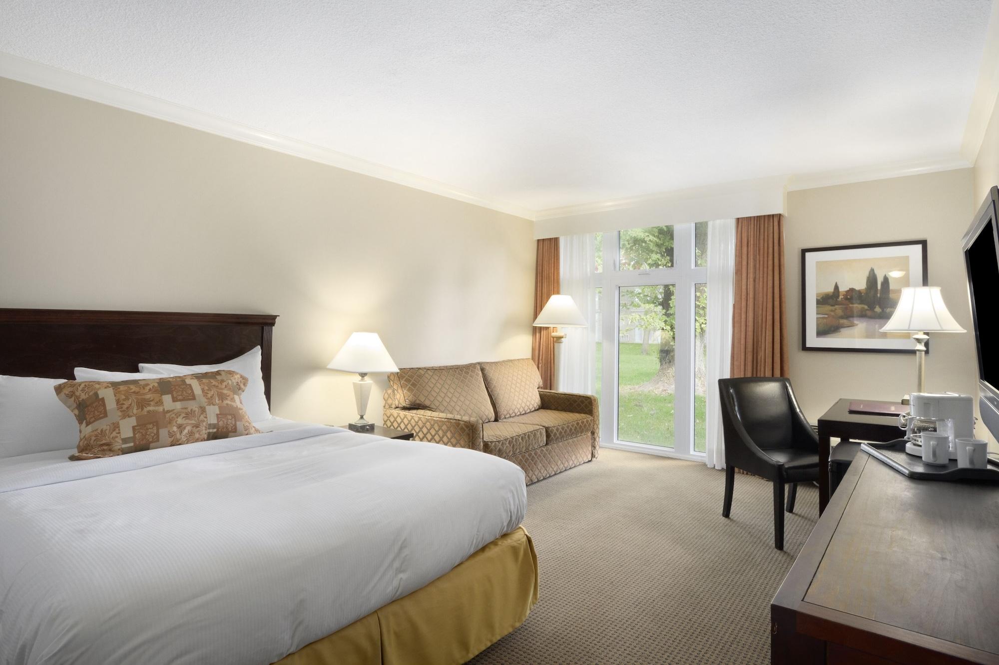 Ramada By Wyndham Cornwall Bagian luar foto
