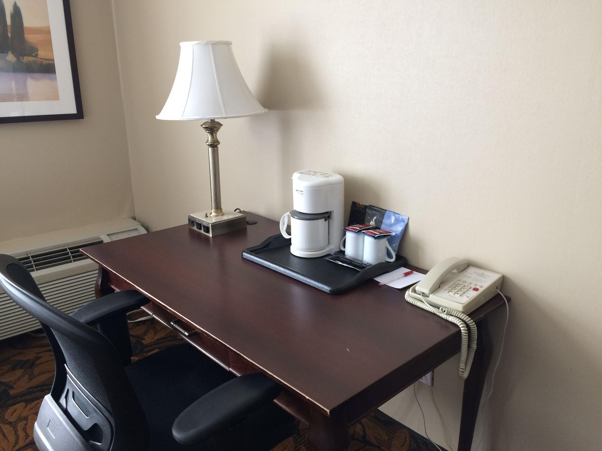 Ramada By Wyndham Cornwall Bagian luar foto