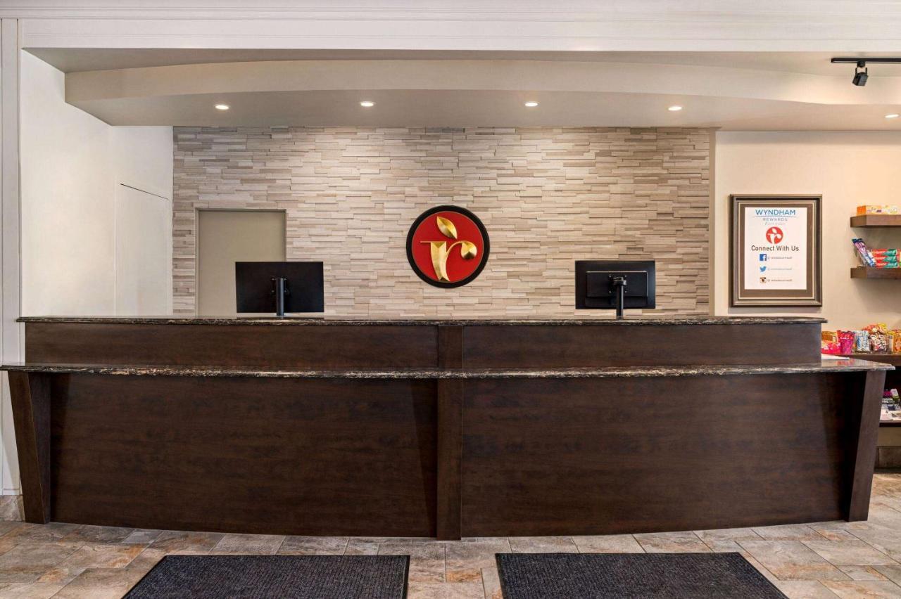 Ramada By Wyndham Cornwall Bagian luar foto