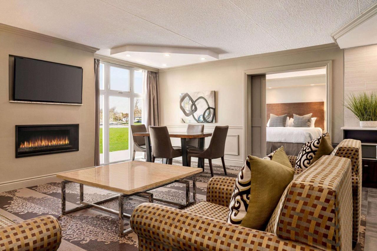 Ramada By Wyndham Cornwall Bagian luar foto