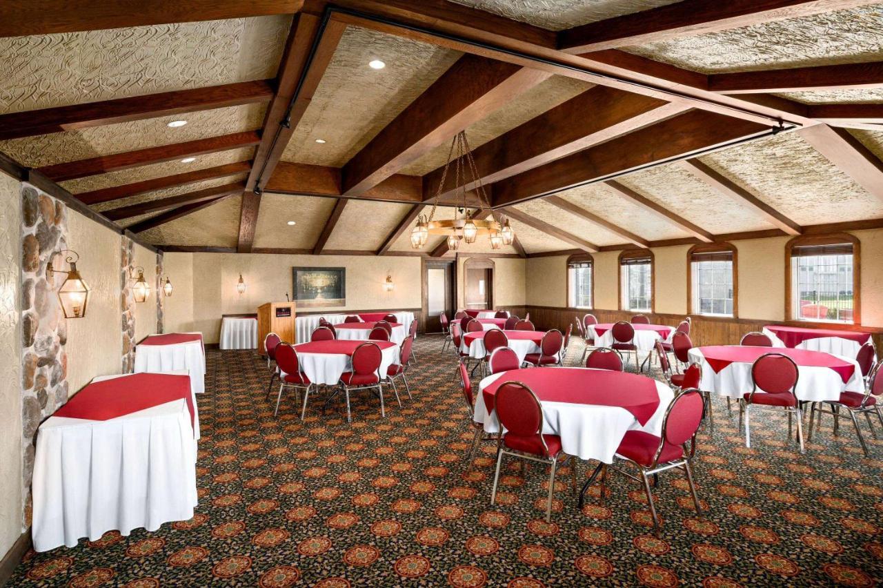 Ramada By Wyndham Cornwall Bagian luar foto