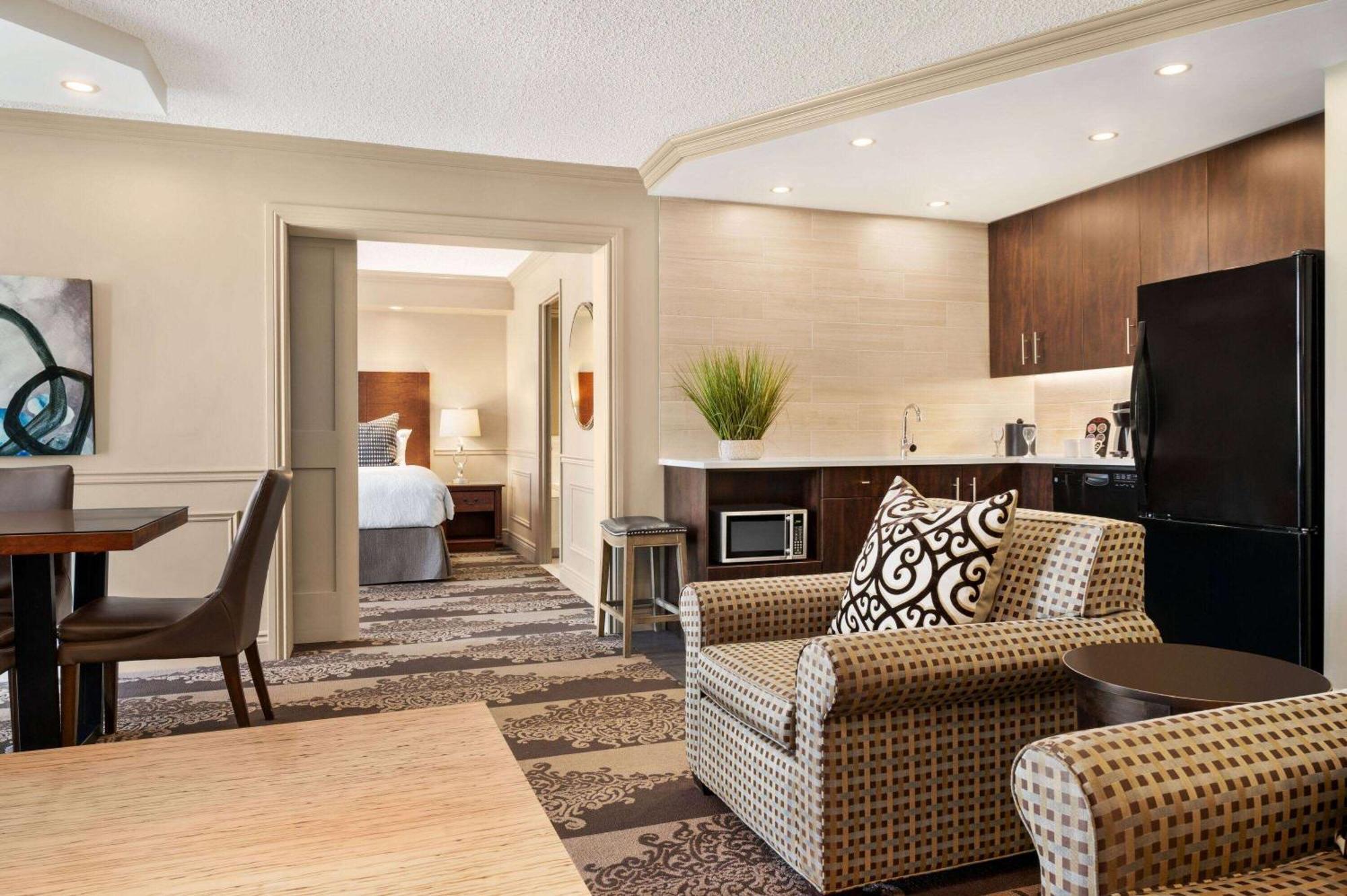 Ramada By Wyndham Cornwall Bagian luar foto