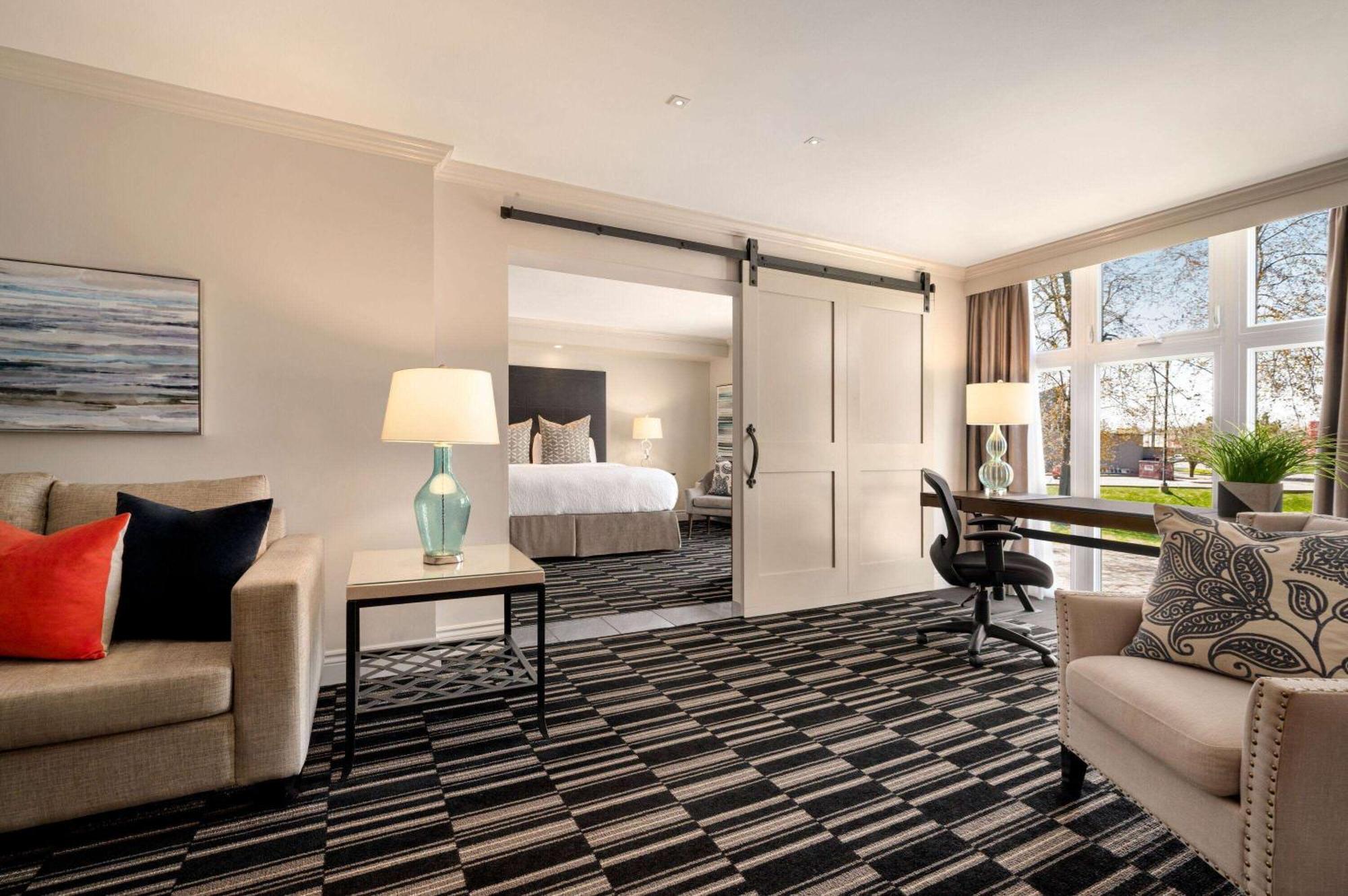 Ramada By Wyndham Cornwall Bagian luar foto