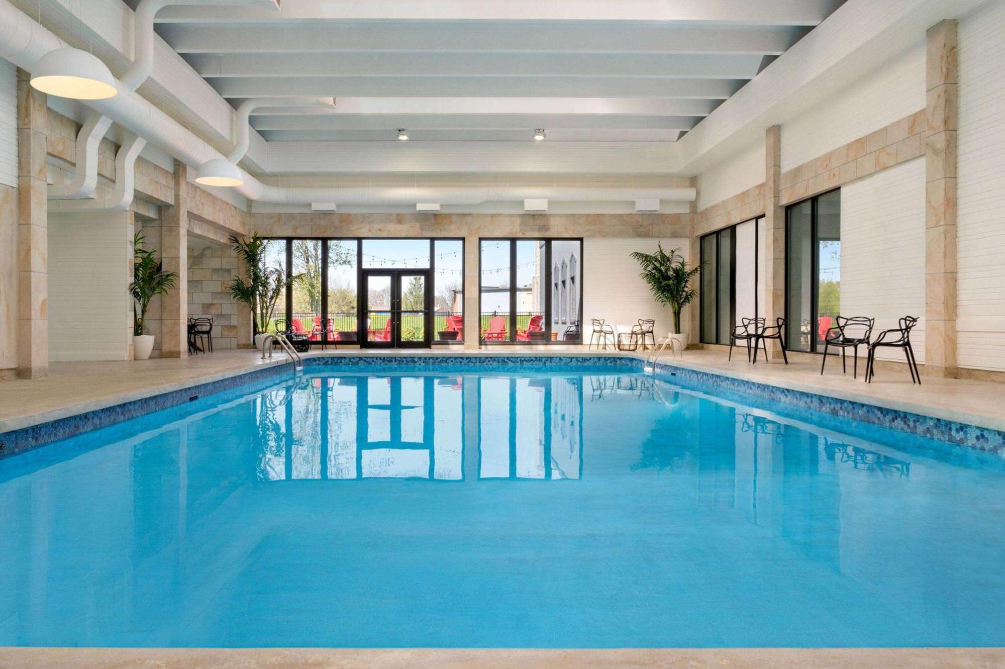 Ramada By Wyndham Cornwall Bagian luar foto