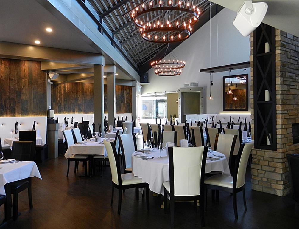 Ramada By Wyndham Cornwall Bagian luar foto