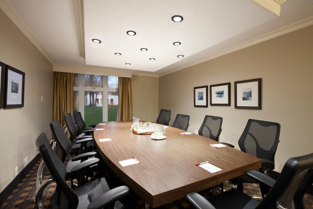 Ramada By Wyndham Cornwall Bagian luar foto