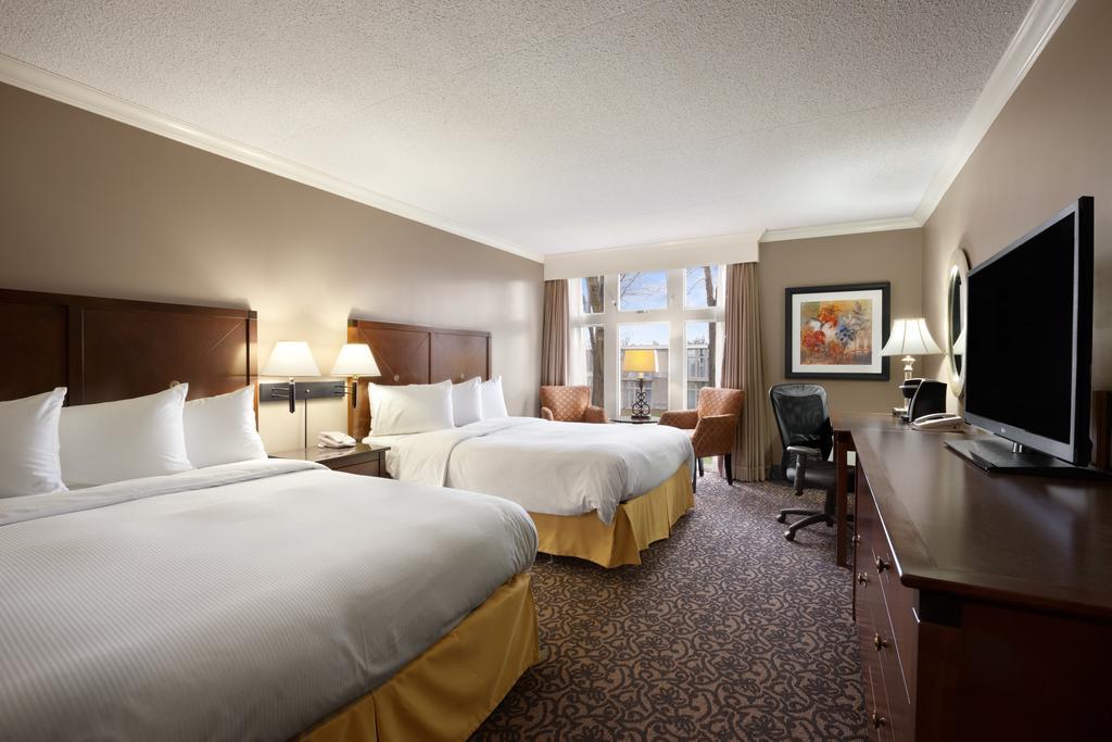 Ramada By Wyndham Cornwall Bagian luar foto