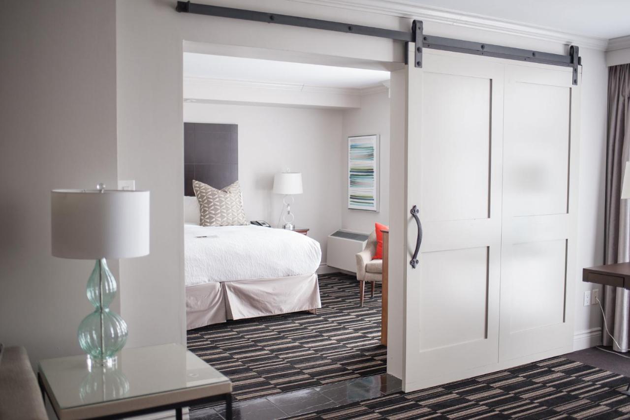 Ramada By Wyndham Cornwall Bagian luar foto
